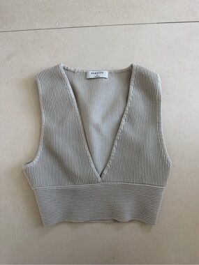 Aritzia Cream Ribbed Deep V Cropped Tank
